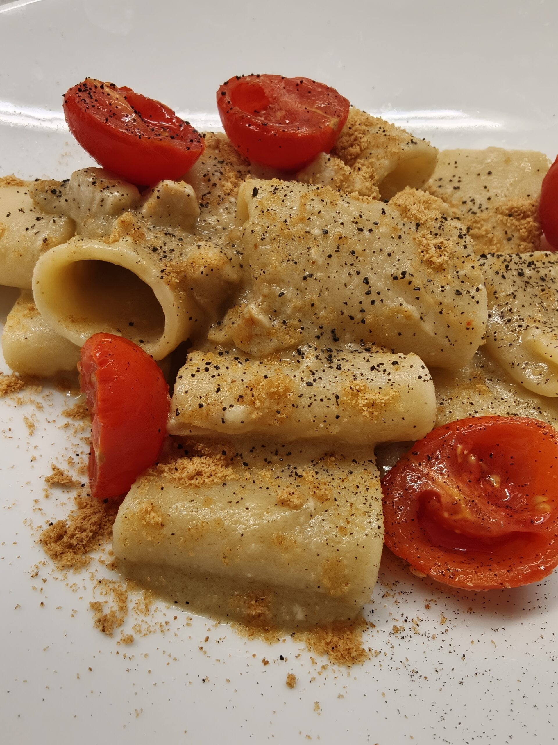 Paccheri con ragù di pesce spada - Primi - Amabile sezione menu home page